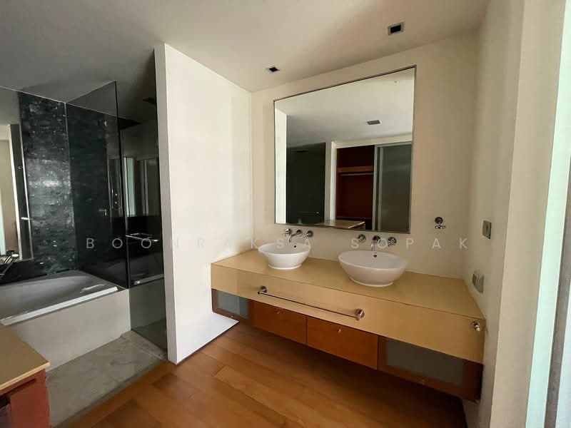 Ficus Lane, Bangkok, Soi Sukhumvit 44/1, Phra Kanong, Khlong Toei, Bangkok, 3 Bedrooms, 210 sqm, Condo For Rent, by Boonraksa Sopak, 500482850 - DDproperty.com