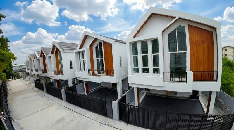 undefined, Bangkok, Phlapphla, Wang Thonglang, Bangkok, 3 Bedrooms, 200 sqm, Single Detached House For Sale, by Pattaporn Yongsungnone, 500482957 - DDproperty.com
