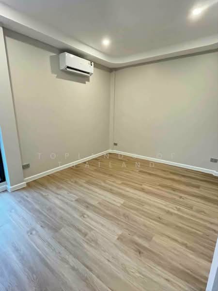 ให้เช่า Home Office สุขุมวิท ใกล้ BTS อ่อนนุช พื้นที่ใช้สอย 220 ตร.ม. 4 ชั้น 3 ห้องนอน 3 ห้องน้ำ, Bangkok, สุขุมวิท, Phra Kanong, Khlong Toei, Bangkok, 3 Bedrooms, 220 sqm, Townhouse For Rent, by TopLands of Thailand, 500483013 - DDproperty.com