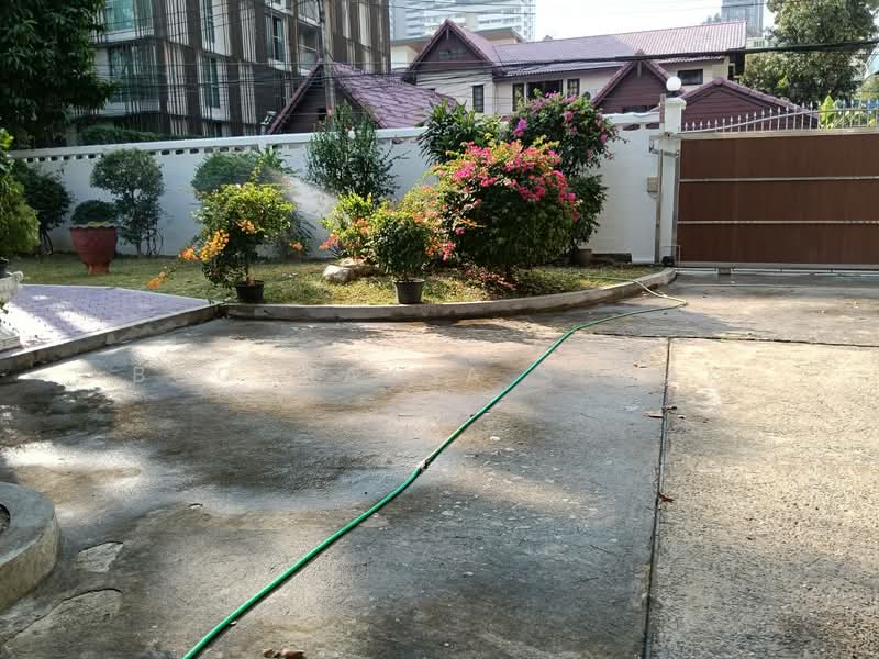 4-BR House, Bangkok, Khlong Tan Nua, Watthana, Bangkok, 4 Bedrooms, 640 sqm, Single Detached House For Rent, by Boonraksa Sopak, 500483019 - DDproperty.com