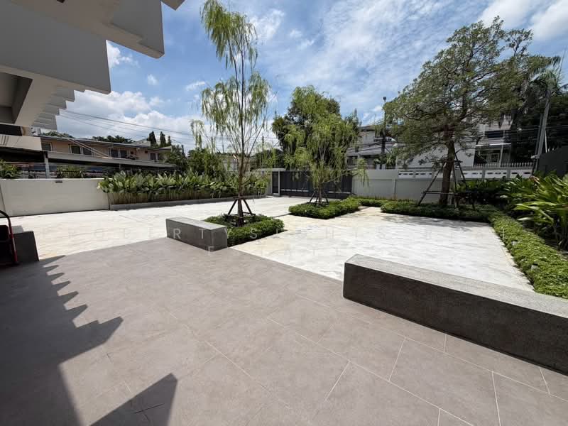 House BTS Phrakhanong 4 bed / 4 bath, Bangkok, Phra Kanong Nua, Watthana, Bangkok, 4 Bedrooms, 310 sqm, Single Detached House For Rent, by PROPERTYSIGHTS REAL ESTATE, 500483045 - DDproperty.com