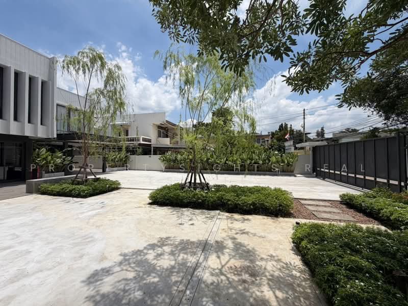 House BTS Phrakhanong 4 bed / 4 bath, Bangkok, Phra Kanong Nua, Watthana, Bangkok, 4 Bedrooms, 310 sqm, Single Detached House For Sale, by PROPERTYSIGHTS REAL ESTATE, 500483082 - DDproperty.com