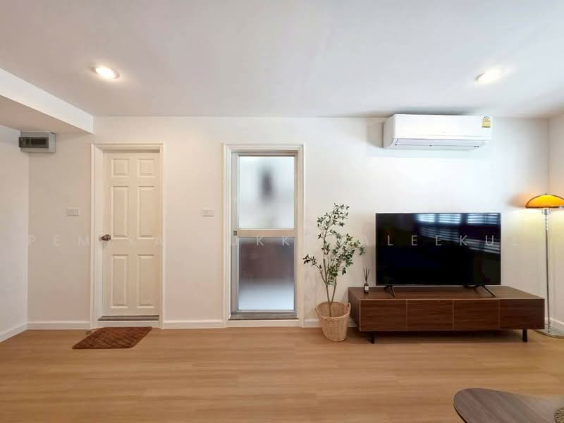 Lumpini Ville Cultural Center, Bangkok, Prachautid Road, Samsen Nok, Huai Khwang, Bangkok, 2 Bedrooms, 61 sqm, Condo For Sale, by Pemika Aukkaraleekul, 500483091 - DDproperty.com