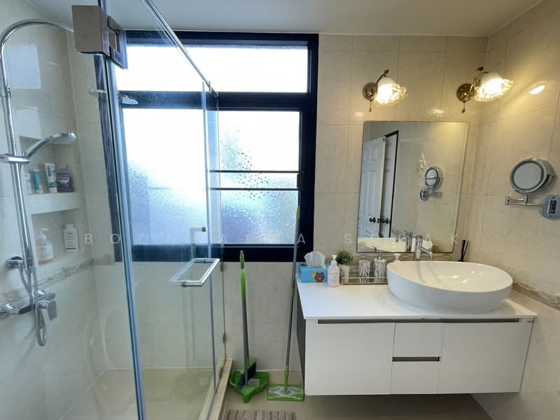 Green Point Silom, Bangkok, 29 Soi Anumanratthanon, Suriyawong, Bang Rak, Bangkok, 2 Bedrooms, 73 sqm, Condo For Rent, by Boonraksa Sopak, 500483095 - DDproperty.com
