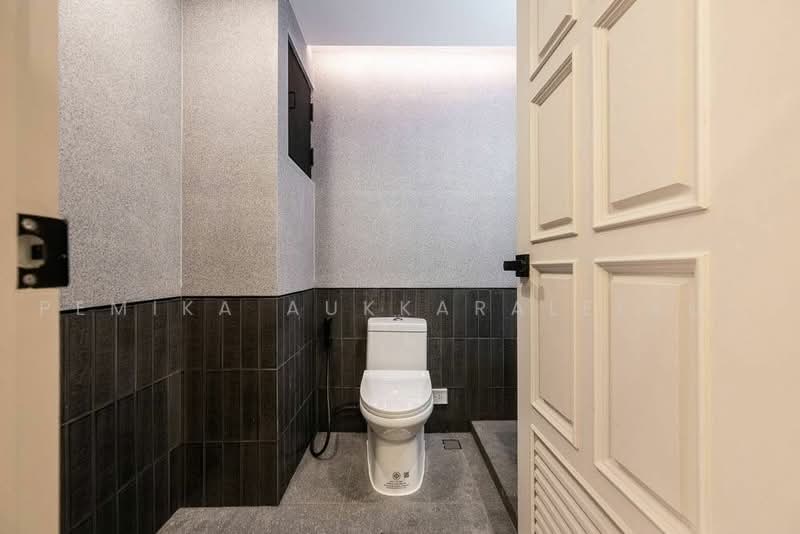 Fifty Fifth Tower, Bangkok, 84 Soi Sukhumvit 55, Sukhumvit Road, Khlong Tan Nua, Watthana, Bangkok, 3 Bedrooms, 163 sqm, Condo For Sale, by Pemika Aukkaraleekul, 500483183 - DDproperty.com