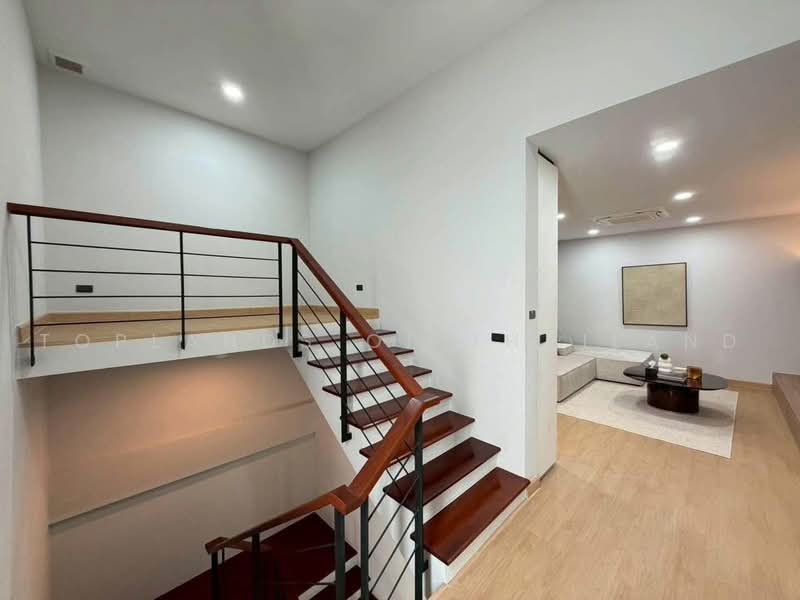 ขาย บ้านหรู ซอยมิสทีน 3 ชั้นมีลิฟต์ส่วนตัว เนื้อที่ 66.6 ตร.วา 460 ตร.ม. 4 ห้องนอน 5 ห้องน้ำ, Bangkok, เคหะร่มเกล้า, Khlong Song Ton Nun, Lat Krabang, Bangkok, 4 Bedrooms, 460 sqm, Single Detached House For Sale, by TopLands of Thailand, 500483184 - DDproperty.com