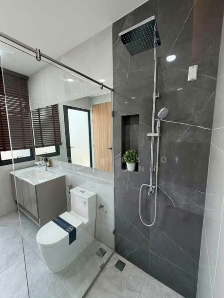 ขาย บ้านหรู ซอยมิสทีน 3 ชั้นมีลิฟต์ส่วนตัว เนื้อที่ 66.6 ตร.วา 460 ตร.ม. 4 ห้องนอน 5 ห้องน้ำ, Bangkok, เคหะร่มเกล้า, Khlong Song Ton Nun, Lat Krabang, Bangkok, 4 Bedrooms, 460 sqm, Single Detached House For Sale, by TopLands of Thailand, 500483184 - DDproperty.com