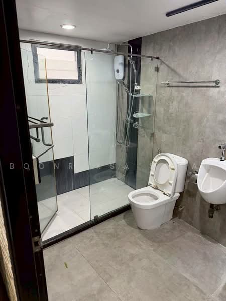 4-BR House, Bangkok, Khlong Chaokhun Sing, Wang Thonglang, Bangkok, 4 Bedrooms, 325 sqm, Single Detached House For Rent, by Boonraksa Sopak, 500483186 - DDproperty.com