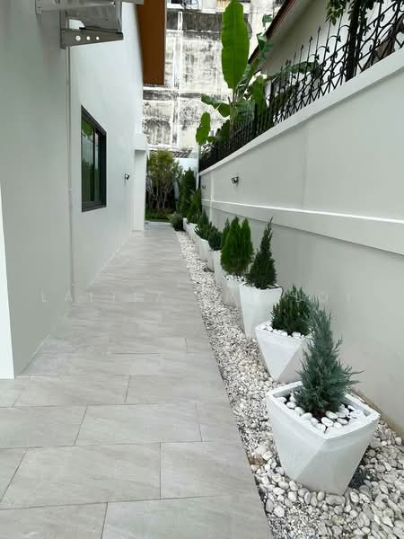 House for sale in Ladprao Chokchai 4 Nakniwas Ladprao Wanghin, Bangkok, 34/195 โชคชัย 4 ซอย 36 แยก 2-4, Lat Phrao, Bangkok, 4 Bedrooms, 320 sqm, Single Detached House For Sale, by Lalita Sriploy, 500483294 - DDproperty.com