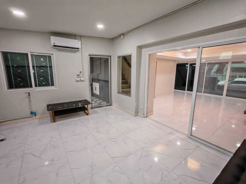 Townhome for rent Lat Phrao 80 Company Registration Allowed ( SPSEVE2230 ), Bangkok, ลาดพร้าว 80, Wang Thonglang, Bangkok, 3 Bedrooms, 350 sqm, Townhouse For Rent, by Khun EVE, 500483316 - DDproperty.com