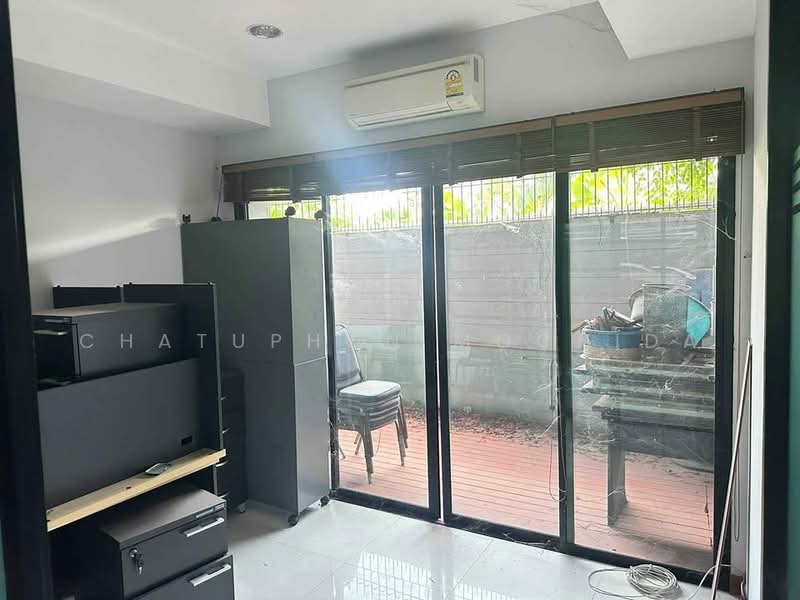 CLOVER ลาดพร้าว 83, Bangkok, ถนน ลาดพร้าว, Wang Thonglang, Bangkok, 1 Bedroom, 700 sqm, Condo For Sale, by Chatuphon Mochida, 500483526 - DDproperty.com
