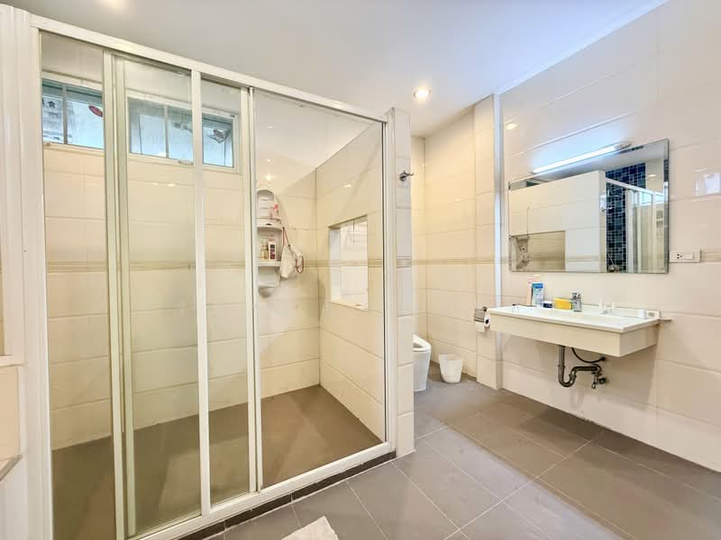 Spacious Single House on 188.9 Sq.Wah (755.6 Sq.m.)RATCHABURI CITY CENTER, Ratchaburi, คฑาธร 2, Nha Mueng, Muang Ratchaburi, Ratchaburi, 4 Bedrooms, 450 sqm, Single Detached House For Sale, by ธีรนุช ธีระวาทิน, 500483583 - DDproperty.com