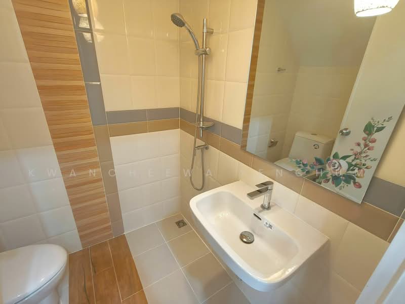 หมู่บ้าานโกเด้นทาวน์ วัชรพล สุขาภิบาล5, Bangkok, สุขาภิบาล5, O-Ngoen, Sai Mai, Bangkok, 4 Bedrooms, 80 sqm, Townhouse For Sale, by Kwancheewa Yenchum, 500483690 - DDproperty.com