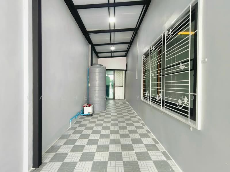 หมู่บ้านอยู่เจริญ1 ซอย9 ถนนไสวประชาราษฎร์ ลำลูกกา คลองสี่, Pathum Thani, ไสวประชาราษฎร์, Lat Sawai, Lam Luk Ka, Pathum Thani, 3 Bedrooms, 90 sqm, Townhouse For Sale, by Kwancheewa Yenchum, 500483896 - DDproperty.com