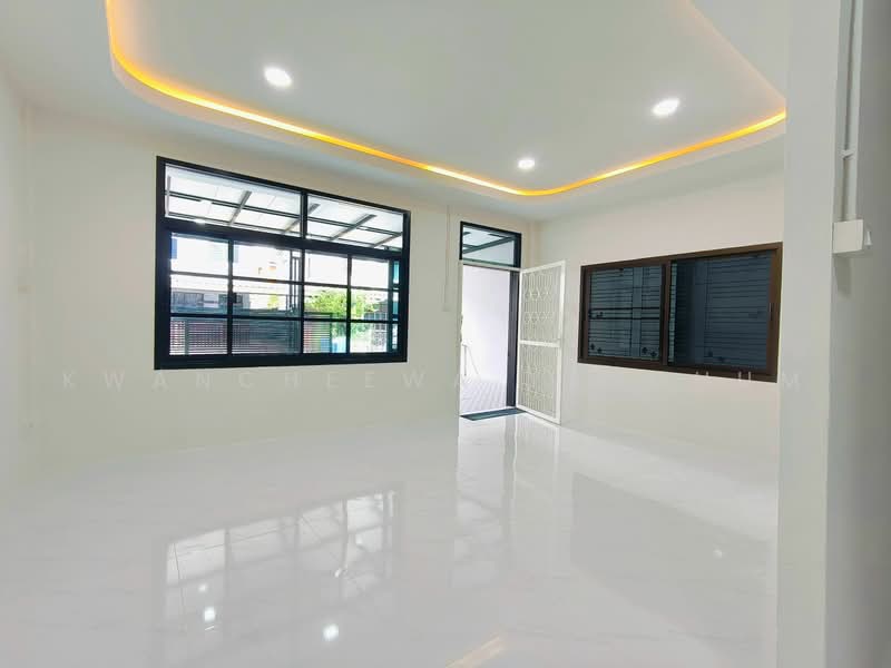 หมู่บ้านอยู่เจริญ1 ซอย9 ถนนไสวประชาราษฎร์ ลำลูกกา คลองสี่, Pathum Thani, ไสวประชาราษฎร์, Lat Sawai, Lam Luk Ka, Pathum Thani, 3 Bedrooms, 90 sqm, Townhouse For Sale, by Kwancheewa Yenchum, 500483896 - DDproperty.com