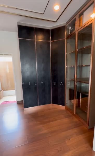 Laddarom Elegant Wongwan-Sathorn, Bangkok, 469 Kanchanapisek Road, Lak Song, Bang Khae, Bangkok, 3 Bedrooms, 250 sqm, Single Detached House For Sale, by Emily Bada, 500484144 - DDproperty.com
