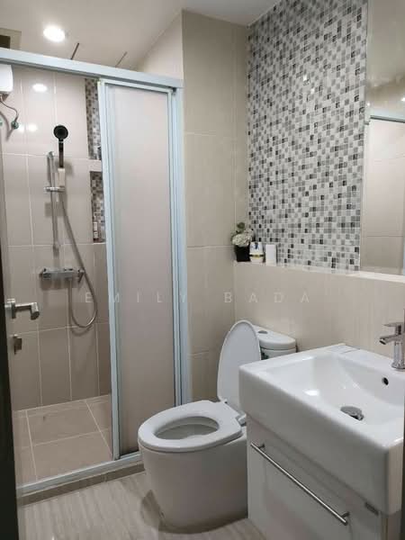 Life Ratchadapisek, Bangkok, 279 Ratchadapisaek Road, Huai Khwang, Bangkok, 2 Bedrooms, 56 sqm, Condo For Rent, by Emily Bada, 500484188 - DDproperty.com