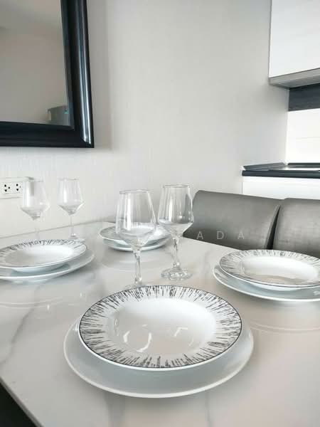 Life Ratchadapisek, Bangkok, 279 Ratchadapisaek Road, Huai Khwang, Bangkok, 2 Bedrooms, 56 sqm, Condo For Rent, by Emily Bada, 500484188 - DDproperty.com