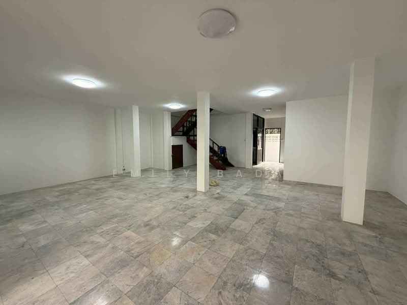 3-BR House, Bangkok, Bangkhuntien, Chom Thong, Bangkok, 3 Bedrooms, 204 sqm, Single Detached House For Sale, by Emily Bada, 500484213 - DDproperty.com