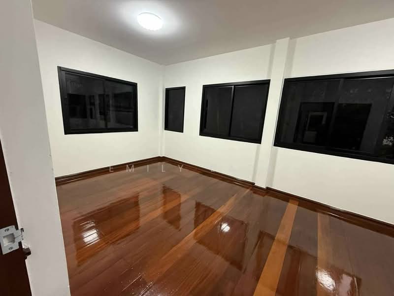3-BR House, Bangkok, Bangkhuntien, Chom Thong, Bangkok, 3 Bedrooms, 204 sqm, Single Detached House For Sale, by Emily Bada, 500484213 - DDproperty.com