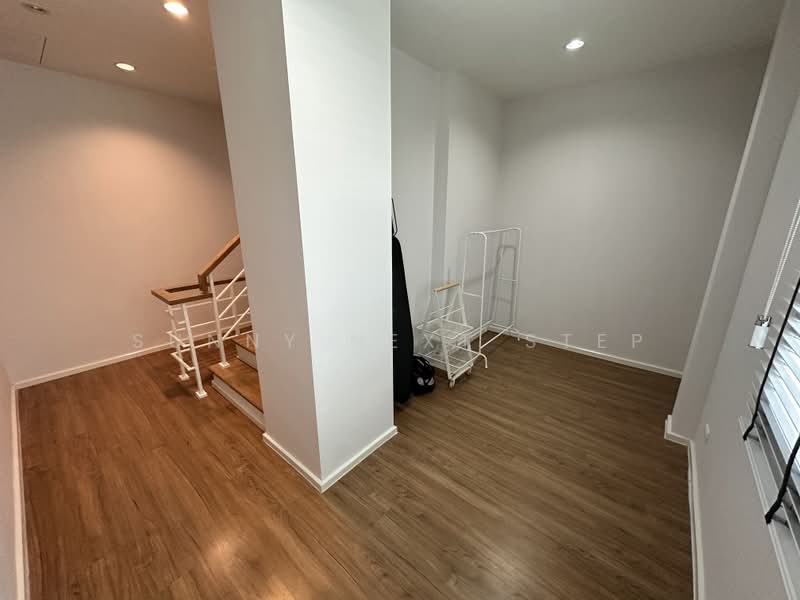Baan Klang Muang Rama 9-Krungthep Kreetha, Bangkok, Soi Kanchanaphisek 23, Saphan Sung, Bangkok, 4 Bedrooms, 218 sqm, Townhouse For Rent, by Sunny Next Step, 500484253 - DDproperty.com