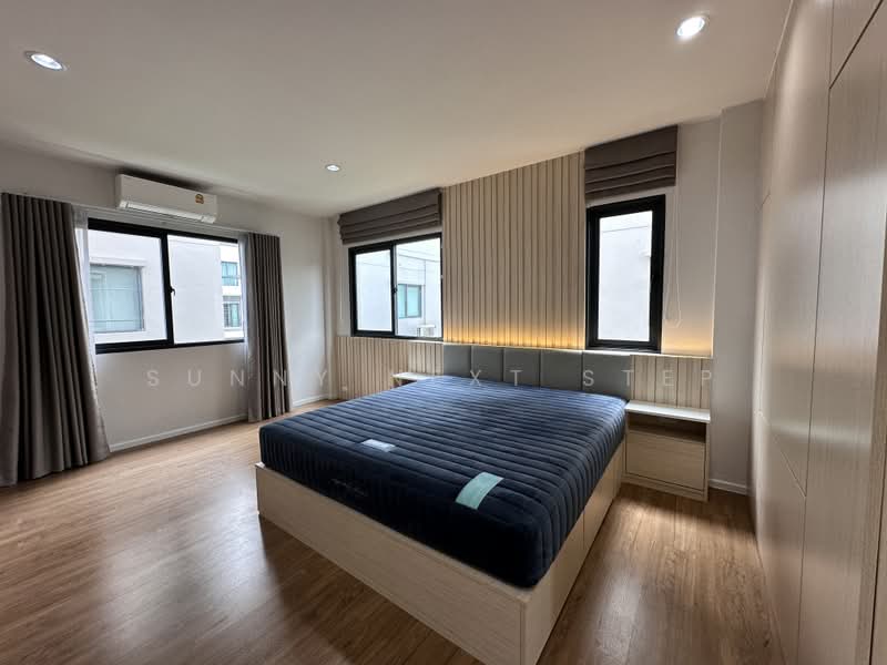 Baan Klang Muang Rama 9-Krungthep Kreetha, Bangkok, Soi Kanchanaphisek 23, Saphan Sung, Bangkok, 4 Bedrooms, 218 sqm, Townhouse For Rent, by Sunny Next Step, 500484253 - DDproperty.com