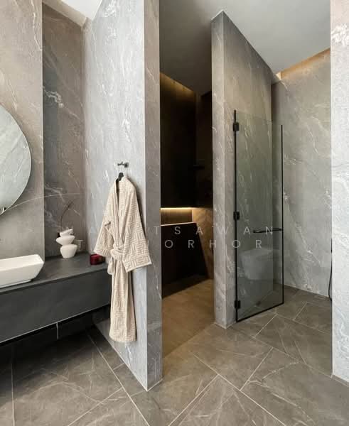 The Esse Asoke, Bangkok, 333 Soi Sukhumvit 21, Sukhumvit Road, Khlongtoei Nua, Watthana, Bangkok, 2 Bedrooms, 158 sqm, Condo For Rent, by Napatsawan Tamjorhor, 500484389 - DDproperty.com