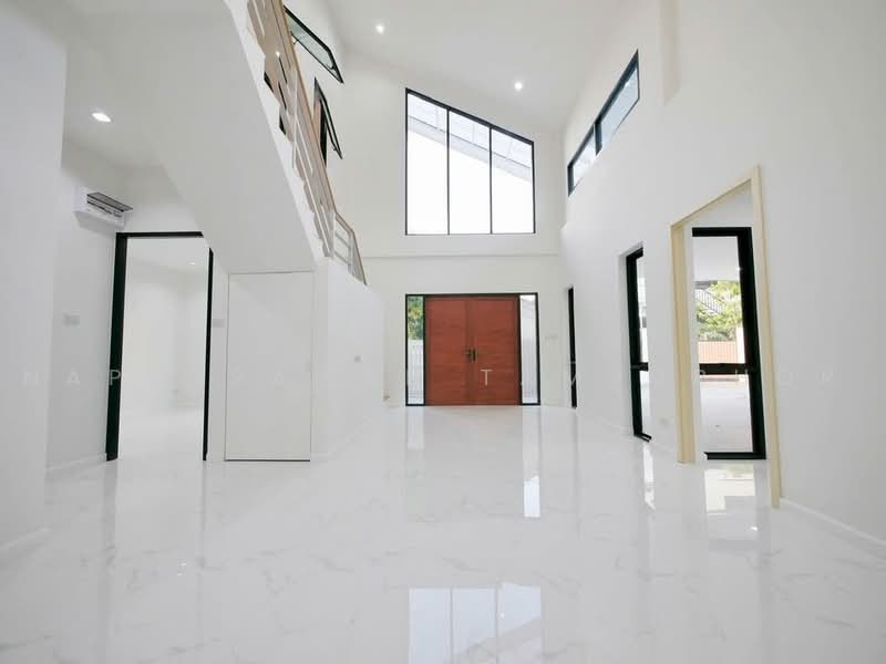 3-BR House, Bangkok, Nuan Chan, Bueng Kum, Bangkok, 3 Bedrooms, 204 sqm, Single Detached House For Sale, by Napatsawan Tamjorhor, 500484400 - DDproperty.com