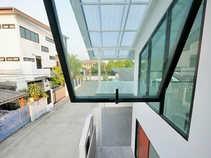 3-BR House, Bangkok, Nuan Chan, Bueng Kum, Bangkok, 3 Bedrooms, 204 sqm, Single Detached House For Sale, by Napatsawan Tamjorhor, 500484400 - DDproperty.com