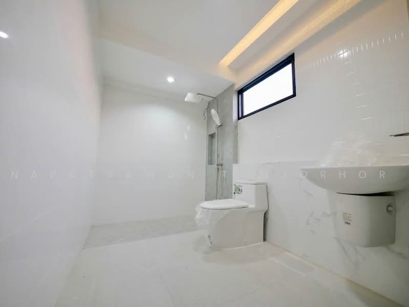 3-BR House, Bangkok, Nuan Chan, Bueng Kum, Bangkok, 3 Bedrooms, 204 sqm, Single Detached House For Sale, by Napatsawan Tamjorhor, 500484400 - DDproperty.com