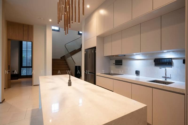 Siraninn Residences Pattanakarn, Bangkok, 585 Phatthanakan 32, Suan Luang, Bangkok, 5 Bedrooms, 610 sqm, Single Detached House For Sale, by Napatsawan Tamjorhor, 500484415 - DDproperty.com