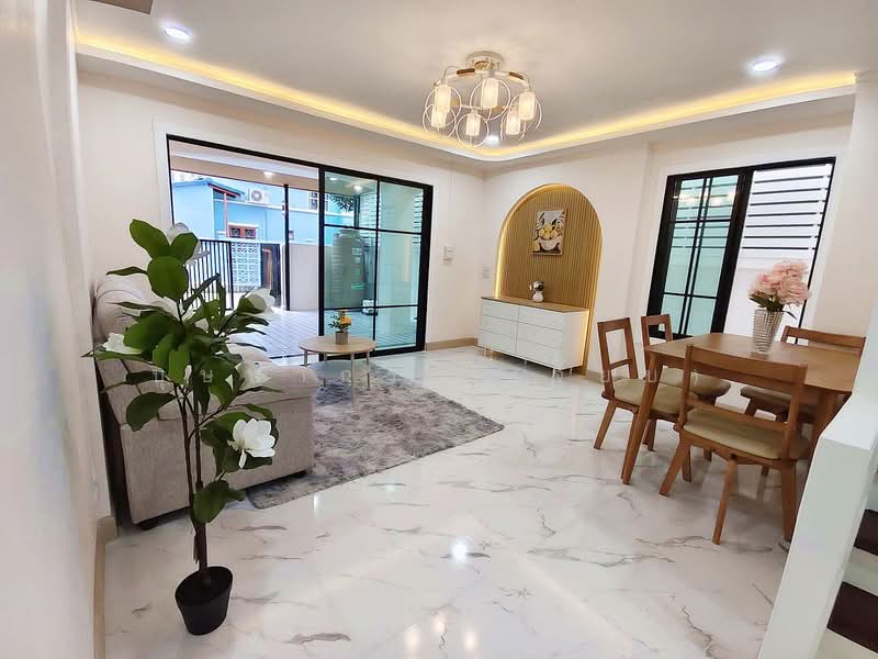 บ้านสวย หลังริม หมู่บ้าน ลุมพินี บางบัวทอง ใกล้เซ็นทรัล เวสเกต, นนทบุรี, กาญจนาภิเษก, พิมลราช, บางบัวทอง, นนทบุรี, 110 ตร.ม., ทาวน์เฮ้าส์ ขาย, โดย บุษบากร (เจี๊ยบ), 500484492 - DDproperty.com
