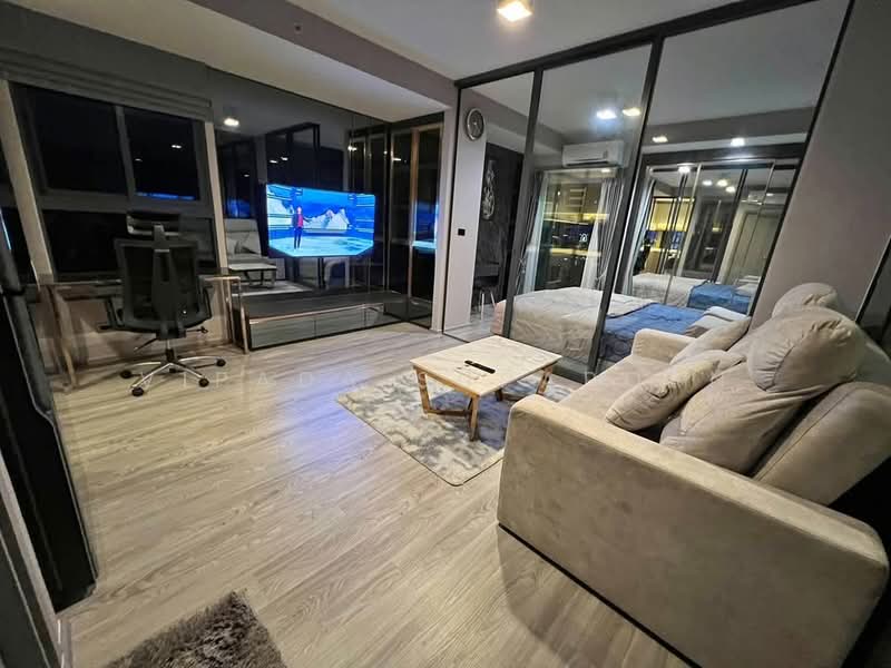 IDEO Sathorn-Wongwian Yai, Bangkok, 219 Soi Krung Thonburi 1, Khlong Ton Sai, Khlong San, Bangkok, 1 Bedroom, 36 sqm, Condo For Rent, by Vipada Supaporn, 500484501 - DDproperty.com
