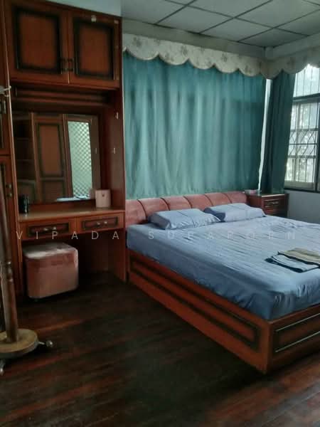 4-BR House, Bangkok, Huai Khwang, Bangkok, 4 Bedrooms, 262 sqm, Single Detached House For Rent, by Vipada Supaporn, 500484517 - DDproperty.com