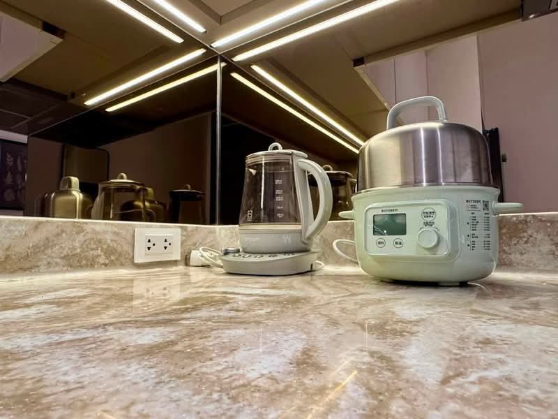 Fynn Asoke, Bangkok, 28 Sukhumvit 10 Alley, Khlong Toei, Bangkok, 2 Bedrooms, 50 sqm, Condo For Rent, by Saranrat Pongklang, 500484576 - DDproperty.com