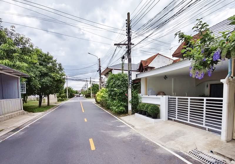 บ้านสวย 5 ห้องนอน หมู่บ้านบัวทอง 2 บางใหญ่ MRT สถานีคลองบางไผ่ อยู่หน้าหมู่บ้าน ใกล้เซ็นทรัล เวสเกต, Nonthaburi, กาญจนาภิเษก, Bang Rak Pattana, Bang Bua Thong, Nonthaburi, 5 Bedrooms, 120 sqm, Townhouse For Sale, by บุษบากร (เจี๊ยบ), 500484631 - DDproperty.com