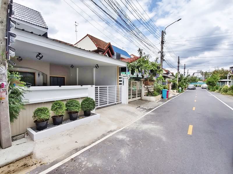 บ้านสวย 5 ห้องนอน หมู่บ้านบัวทอง 2 บางใหญ่ MRT สถานีคลองบางไผ่ อยู่หน้าหมู่บ้าน ใกล้เซ็นทรัล เวสเกต, Nonthaburi, กาญจนาภิเษก, Bang Rak Pattana, Bang Bua Thong, Nonthaburi, 5 Bedrooms, 120 sqm, Townhouse For Sale, by บุษบากร (เจี๊ยบ), 500484631 - DDproperty.com