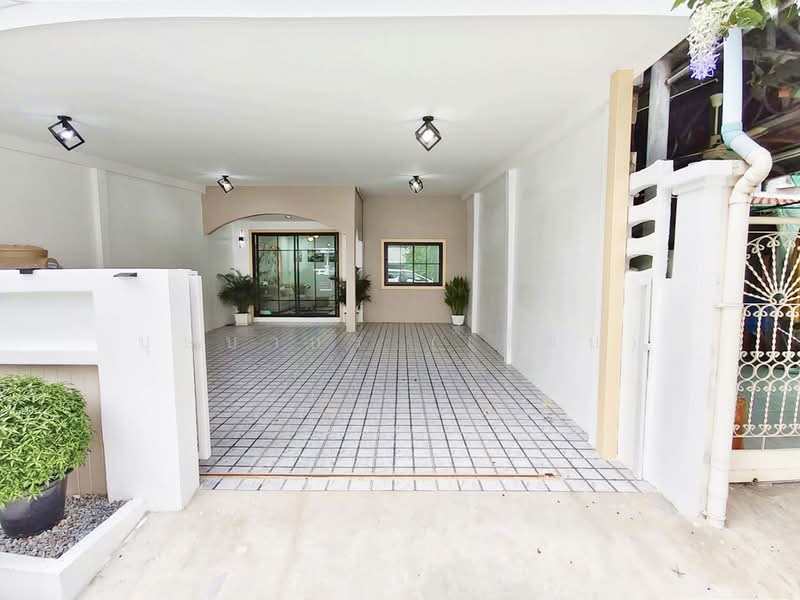 บ้านสวย 5 ห้องนอน หมู่บ้านบัวทอง 2 บางใหญ่ MRT สถานีคลองบางไผ่ อยู่หน้าหมู่บ้าน ใกล้เซ็นทรัล เวสเกต, Nonthaburi, กาญจนาภิเษก, Bang Rak Pattana, Bang Bua Thong, Nonthaburi, 5 Bedrooms, 120 sqm, Townhouse For Sale, by บุษบากร (เจี๊ยบ), 500484631 - DDproperty.com