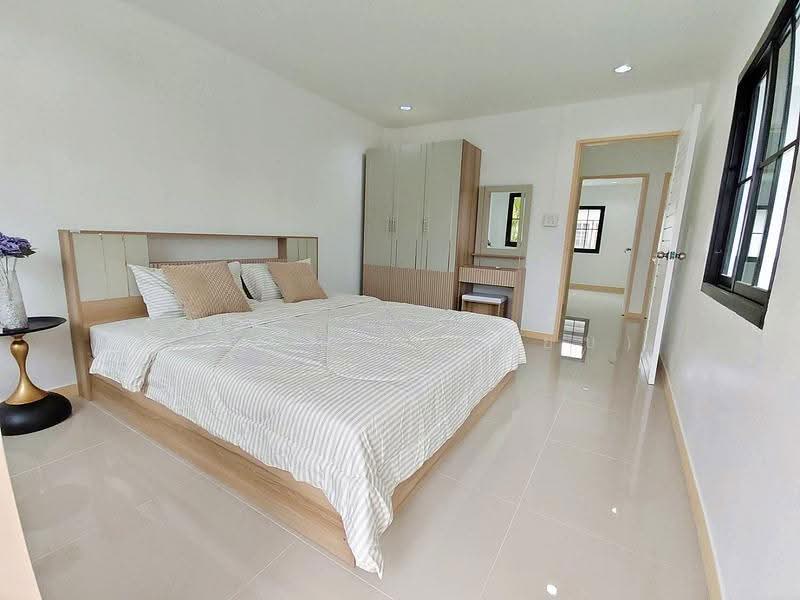 บ้านสวย 5 ห้องนอน หมู่บ้านบัวทอง 2 บางใหญ่ MRT สถานีคลองบางไผ่ อยู่หน้าหมู่บ้าน ใกล้เซ็นทรัล เวสเกต, นนทบุรี, กาญจนาภิเษก, บางรักพัฒนา, บางบัวทอง, นนทบุรี, 120 ตร.ม., ทาวน์เฮ้าส์ ขาย, โดย บุษบากร (เจี๊ยบ), 500484631 - DDproperty.com