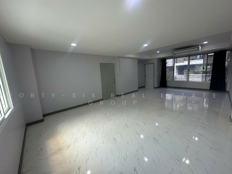 ให้เช่าโฮมออฟฟิศ 4 ชั้น ลาดพร้าว 80 - รัชดา - เลียบด่วน, Bangkok, Wang Thonglang, Wang Thonglang, Bangkok, , 320 sqm, Office Space For Rent, by Forty-Six Real Estate Group, 500484642 - DDproperty.com