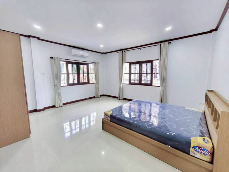 ให้เช่าบ้านเดี่ยวรีโนเวทใหม่ เนื้อที่เยอะมาก ม.สามมุขธานี บางแสน ชลบุรี, ชลบุรี, แสนสุข, เมืองชลบุรี, ชลบุรี, 400 ตร.ม., บ้านเดี่ยว ให้เช่า, โดย ดุสิต แสงฟ้า, 500484644 - DDproperty.com