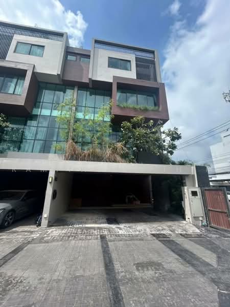 undefined, Bangkok, Khlong Tan Nua, Watthana, Bangkok, 3 Bedrooms, 456 sqm, Townhouse For Rent, by Ramita Theptham, 500484656 - DDproperty.com