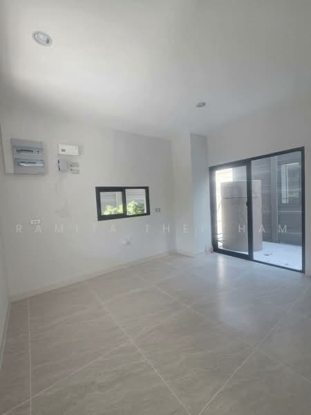 2-BR Townhouse, Bangkok, Suan Luang, Bangkok, 2 Bedrooms, 214 sqm, Townhouse For Rent, by Ramita Theptham, 500484669 - DDproperty.com