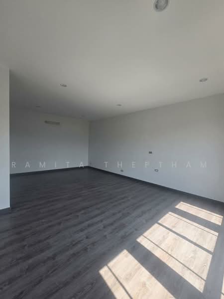 2-BR Townhouse, Bangkok, Suan Luang, Bangkok, 2 Bedrooms, 214 sqm, Townhouse For Rent, by Ramita Theptham, 500484669 - DDproperty.com