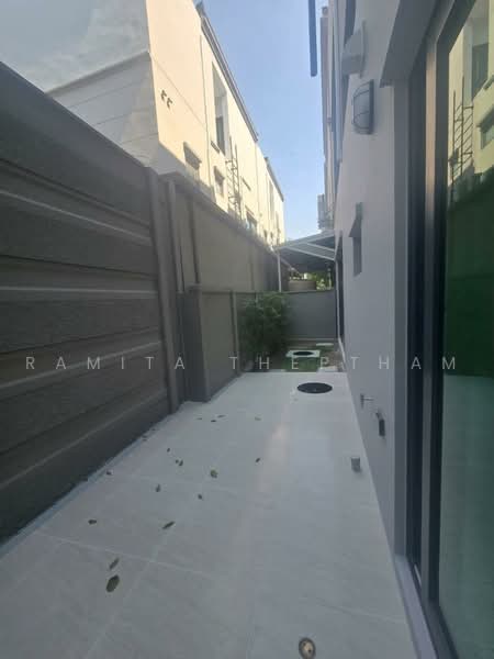 2-BR Townhouse, Bangkok, Suan Luang, Bangkok, 2 Bedrooms, 214 sqm, Townhouse For Rent, by Ramita Theptham, 500484669 - DDproperty.com