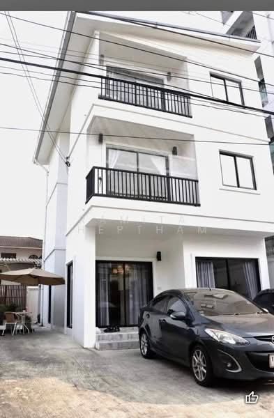 3-BR House, Bangkok, Phra Kanong Nua, Watthana, Bangkok, 3 Bedrooms, 200 sqm, Single Detached House For Rent, by Ramita Theptham, 500484690 - DDproperty.com