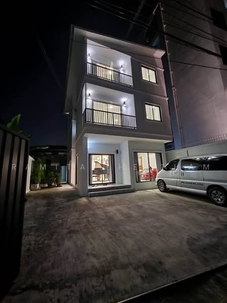 3-BR House, Bangkok, Phra Kanong Nua, Watthana, Bangkok, 3 Bedrooms, 200 sqm, Single Detached House For Rent, by Ramita Theptham, 500484690 - DDproperty.com