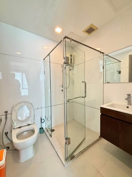 Thru Thonglor, Bangkok, Petchaburi Road, Bang Kapi, Huai Khwang, Bangkok, 2 Bedrooms, 62 sqm, Condo For Rent, by Achaya Nithipanyawong, 500484742 - DDproperty.com
