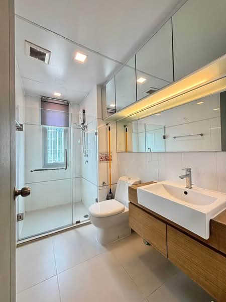 Thru Thonglor, Bangkok, Petchaburi Road, Bang Kapi, Huai Khwang, Bangkok, 2 Bedrooms, 62 sqm, Condo For Rent, by Achaya Nithipanyawong, 500484742 - DDproperty.com