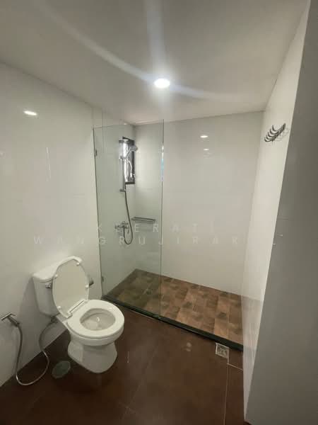 Regent on the Park 1, Bangkok, Soi Sukhumvit 26, Khong Tan, Khlong Toei, Bangkok, 3 Bedrooms, 250 sqm, Condo For Rent, by Keerati Wangrujirakul, 500484876 - DDproperty.com